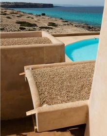 Book cover of Henri Quillé: Formentera; featuring a modern flat-roofed building. Published by Editions Norma.