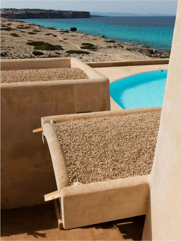 Book cover of Henri Quillé: Formentera; featuring a modern flat-roofed building. Published by Editions Norma.