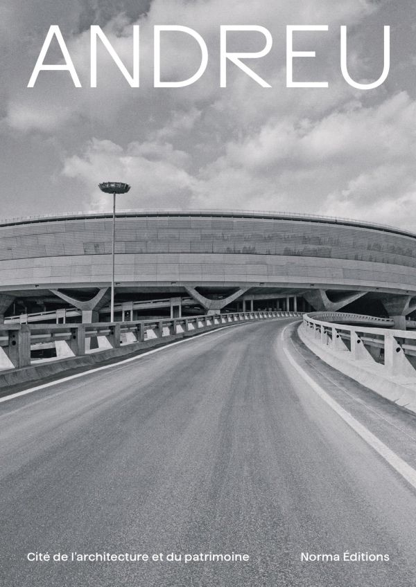 Book cover of Paul Andreu, with a large building with road underneath. Published by Editions Norma.