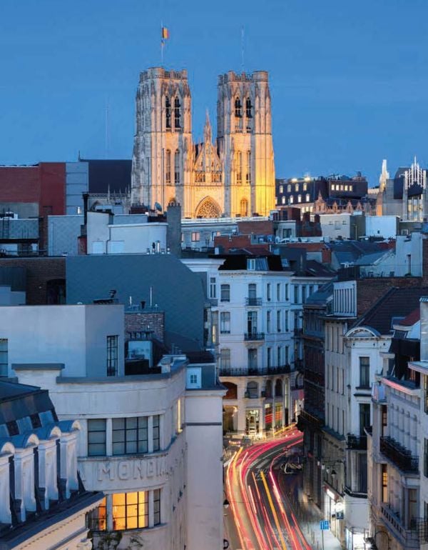 Book cover of This is Brussels; featuring the illuminated Belgian capital at night. Published by Lannoo Publishers.