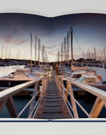 Book cover of Best of Brittany; featuring two figures on large rocks, heading out into the ocean. Published by Editions Florentin.