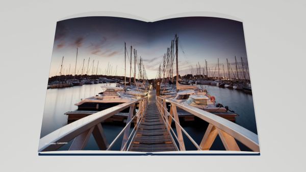 Book cover of Best of Brittany; featuring two figures on large rocks, heading out into the ocean. Published by Editions Florentin.