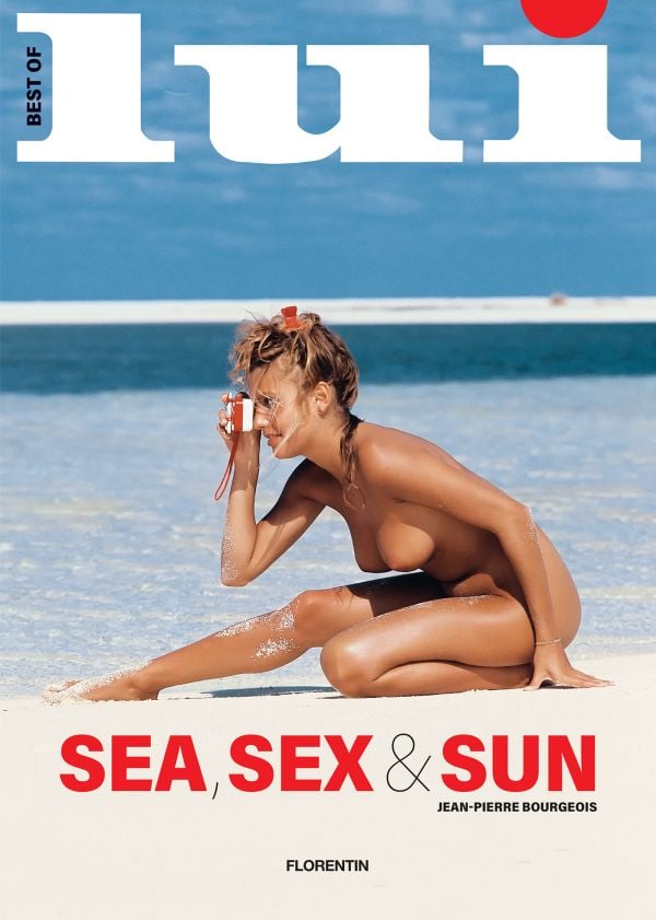 Book cover of Best of Lui: Sea, Sex & Sun; featuring a nude model posing on a sandy beach, while taking a photograph. Published by Editions Florentin.