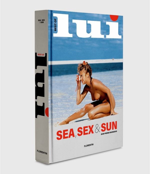 Book cover of Best of Lui: Sea, Sex & Sun; featuring a nude model posing on a sandy beach, while taking a photograph. Published by Editions Florentin.