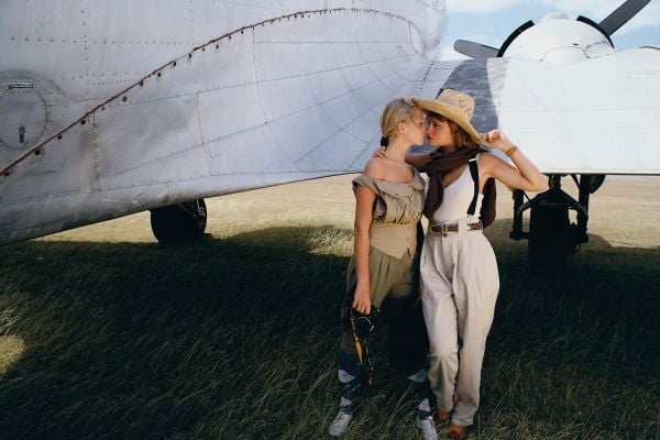 Book cover of Best of Lui: Sea, Sex & Sun; featuring a nude model posing on a sandy beach, while taking a photograph. Published by Editions Florentin.