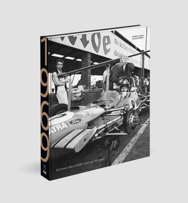 Book cover of Car Racing 1969, featuring racing driver sitting in jacked up car with no wheels. Published by Editions Cercle d'Art.