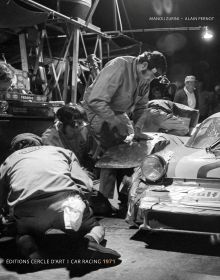 Book cover of Car Racing 1971, featuring a team working on the bodywork of a racing car. Published by Editions Cercle d'Art.