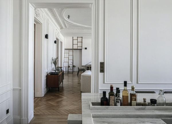 Book cover of Fragments, Guillaume Terver, with a corner of marble table, and wooden panelled wall behind. Published by Beta-Plus.