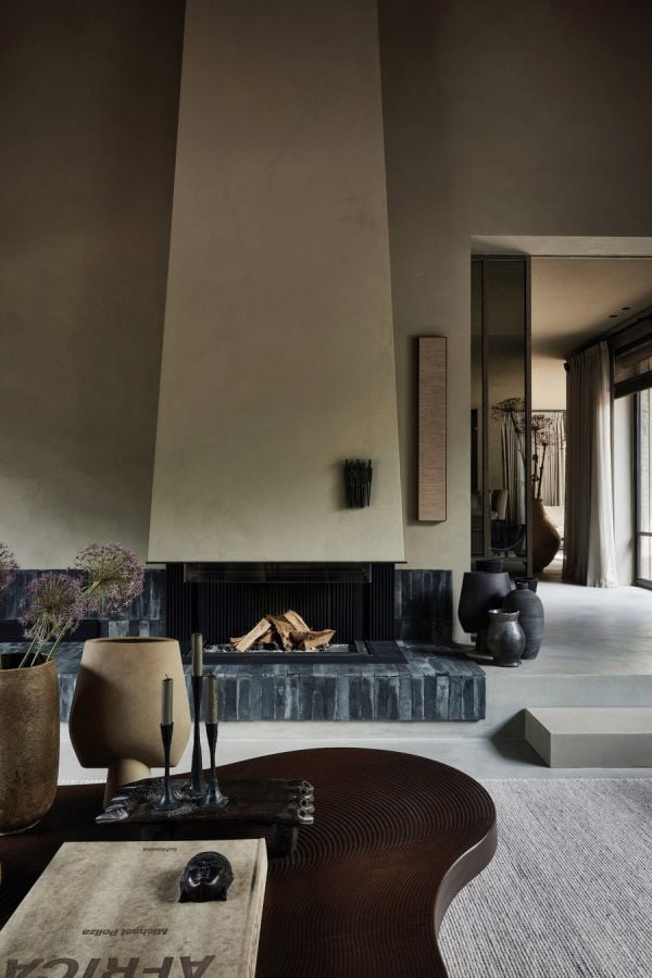 Book cover of Timeless Living Yearbook 2023, featuring a white and cream interior living room with a sofa and coffee table. Published by Beta-Plus.