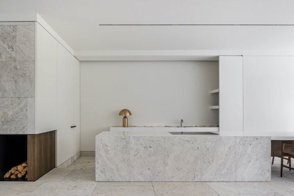 Book cover of Nec Plus Ultra, with an interior bathroom made with natural stone walls. Published by Beta-Plus.