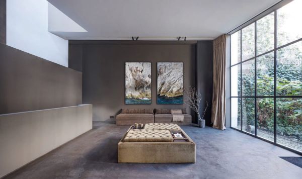 Book cover of Designer's Next, featuring an interior living area with cream linen covered sofas, brown leather chairs, white walls, and ceiling beams. Published by Beta-Plus.