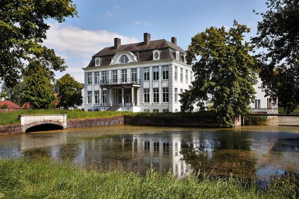 Book cover of Ivo Pauwels New Architecture Stories by Bernard De Clerck, with painted wood panels in navy, grey and brown. Published by Beta-Plus.