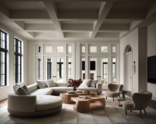 Book cover of Timeless Residences, with a pale interior hallway with stone tiled floor and two dark wood chairs with white upholstery. Published by Beta-Plus.