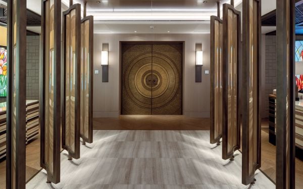 Book cover of World's Finest Yachts, featuring a large, luxury yacht on blue sea. Published by Beta-Plus Publishing.