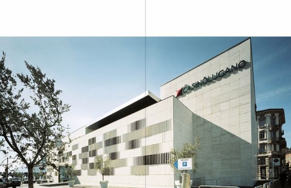 Book cover of Luca Gazzaniga: De aedibus 50. Published by Quart Publishers.