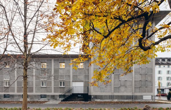 ZHB in large black font diagonally across pale beige woven cover by Quart Publishers.