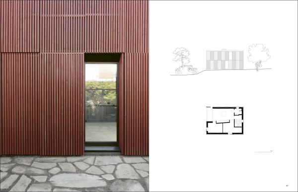 82 De aedibus L-ARCHITECTES in black font on brown cover.