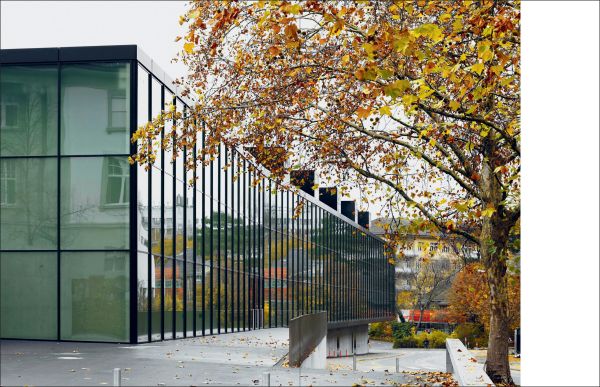 89 De aedibus Andy Senn Quart in black font on brown cover by Quart Publishers.