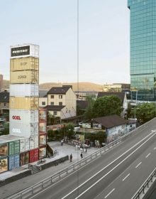 90 De aedibus Spillmann Echsle Quart in black font on brown cover by Quart Publishers.