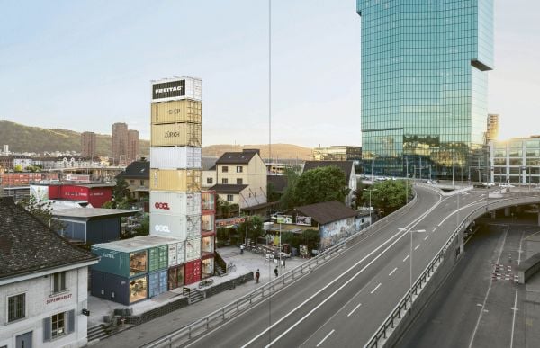 90 De aedibus Spillmann Echsle Quart in black font on brown cover by Quart Publishers.