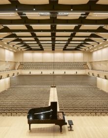 90 De aedibus Spillmann Echsle Quart in black font on brown cover by Quart Publishers.