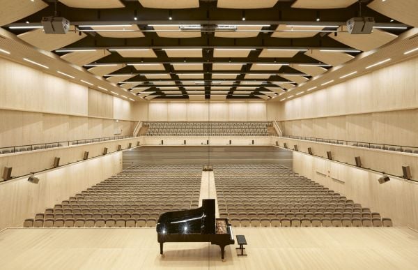 90 De aedibus Spillmann Echsle Quart in black font on brown cover by Quart Publishers.