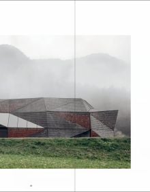 Book cover of bergmeisterwolf – Brixen/Bressanone: De aedibus international 17. Published by Quart Publishers.