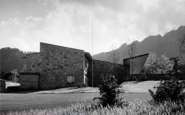 Book cover of Empathie als Funktion: Die Schulbauten Emil Jauchs, with two children playing on water fountain, in school ground. Published by Quart Publishers.