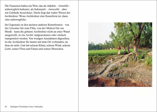 Book cover of Das Bewusstsein des Ortes; with stone ruins partially covered by green forest trees and bracken. Published by Quart Publishers.