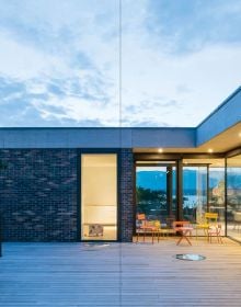 Brown book cover of Frey Architectes, De aedibus 103. Published by Quart Publishers.