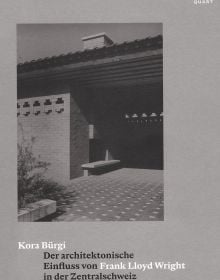 Book cover of Der architektonische Einfluss von Frank Lloyd Wright in der Zentralschweiz, with a building on the side of a hill. Published by Quart Publishers.