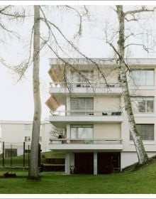 Book cover of Georg Rauh: Das Bauhaus in der Schweiz, die hölzerne Moderne und Genossenschaftsbauten. Published by Quart Publishers.