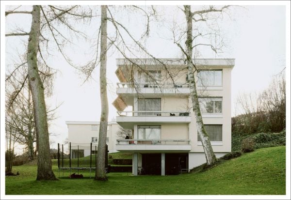 Book cover of Georg Rauh: Das Bauhaus in der Schweiz, die hölzerne Moderne und Genossenschaftsbauten. Published by Quart Publishers.