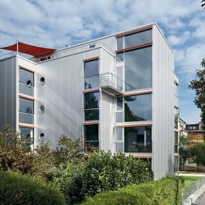 AT HOME IN STEEL Residential Construction in Steel - Thoughts on Space and Structure in brown font on white cover.