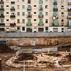 Green and grey filtered image, Huellas in grey font to top, Josep Lluís Mateo Escritos 2005–2020 in black font below.