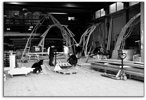Book cover of Model Workshop Building as a Common Process, with a craftsman working on building structure. Published by Park Books.