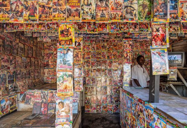 Book cover of African Modernism: The Architecture of Independence. Ghana, Senegal, Côte d'Ivoire, Kenya, Zambia, with the modern Hotel Ivoire, two suited men below. Published by Park Books.