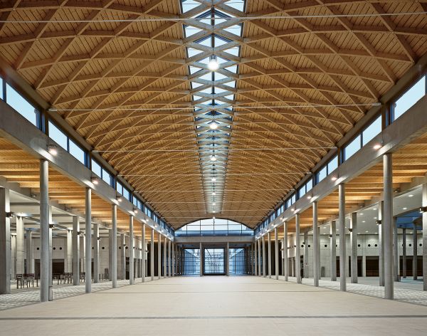 Book cover of Architekten von Gerkan, Marg und Partner, with UFO-shaped building of Palacongressi Conference Center in Italy, with water fountain in front. Published by Park Books.
