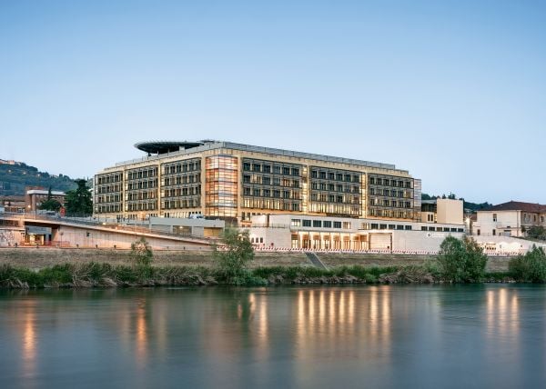 Book cover of Architekten von Gerkan, Marg und Partner, with UFO-shaped building of Palacongressi Conference Center in Italy, with water fountain in front. Published by Park Books.