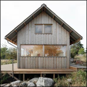 Book cover of Center and Periphery: Five Houses by Mikael Bergquist. Published by Park Books.