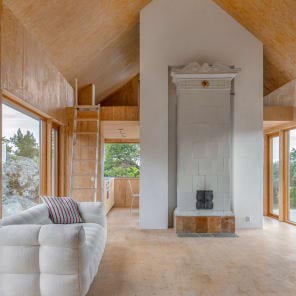 Book cover of Center and Periphery: Five Houses by Mikael Bergquist. Published by Park Books.