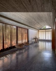 Book cover of The Maria and Neoptolemos Michaelides Residence: Intimations for a New Modernity. Published by Park Books.