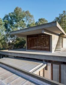 Book cover of The Maria and Neoptolemos Michaelides Residence: Intimations for a New Modernity. Published by Park Books.