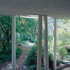 Book cover of Visiting: Inken Baller & Hinrich Baller, Berlin 1966–89, featuring a building with white columns. Published by Park Books.