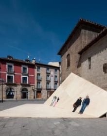 Book cover of Concéntrico: Urban Innovation Laboratory; featuring grey block-paving with red brick circles. Published by Park Books.