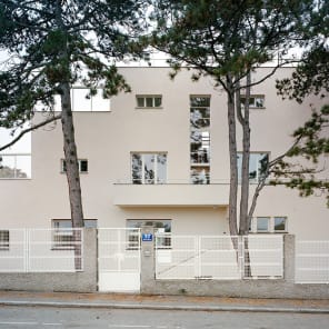 Book cover of The Glas House: Vienna 1933. Banished Visions. Published by Park Books.