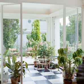 Book cover of The Glas House: Vienna 1933. Banished Visions. Published by Park Books.