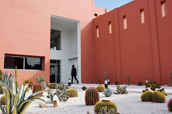 Book cover of Max Alioth Architect, Draughtsman, Trailblazer. Published by Scheidegger & Spiess.