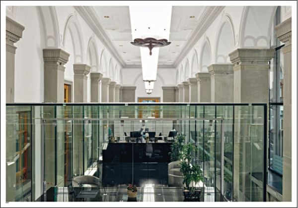 Book cover of The Swiss National Bank in Zurich, with decorative carved, long necked birds holding ivy. Published by Scheidegger & Spiess.