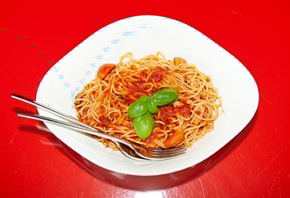 Book cover of In the Summer of 2009, with cream ceramic jugs with spikes. Published by Scheidegger und Spiess.